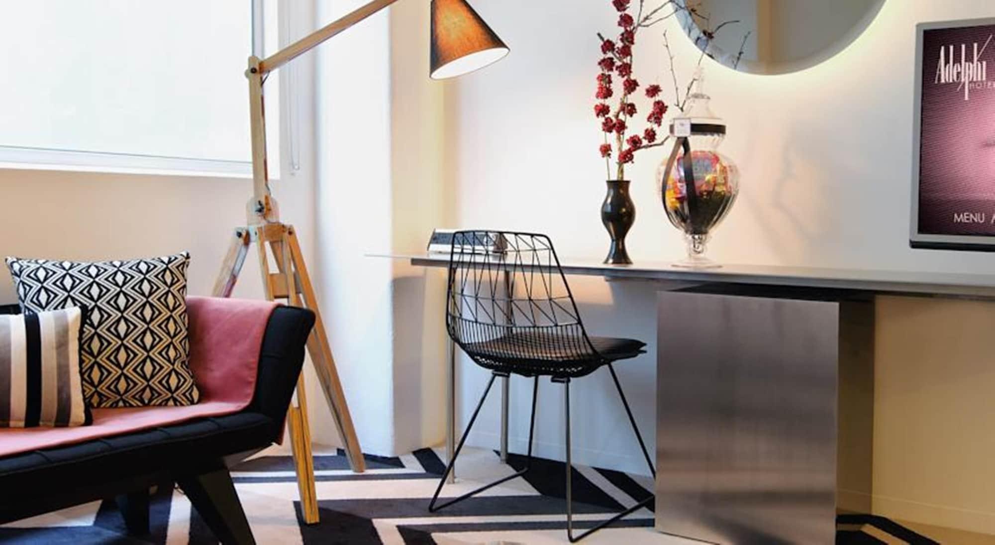 Adelphi Hotel Мелбърн Екстериор снимка Wire chair