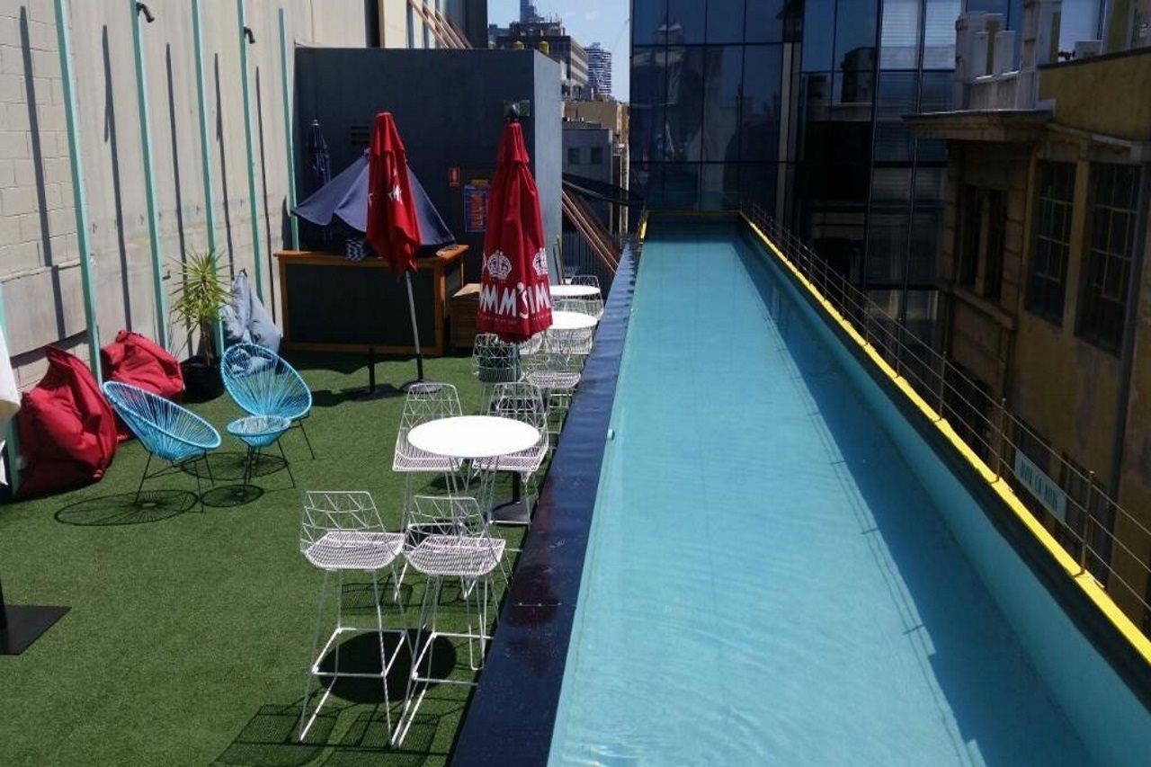 Adelphi Hotel Мелбърн Екстериор снимка Rooftop pool at the hotel