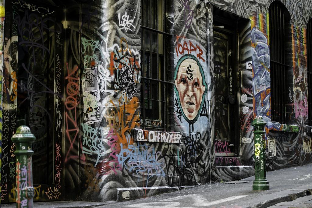 Adelphi Hotel Мелбърн Екстериор снимка Graffiti in Soho, London