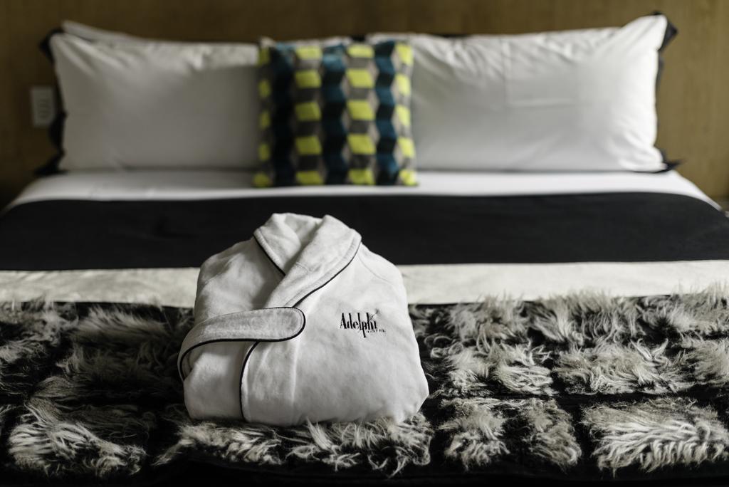 Adelphi Hotel Мелбърн Екстериор снимка A bathrobe on a bed