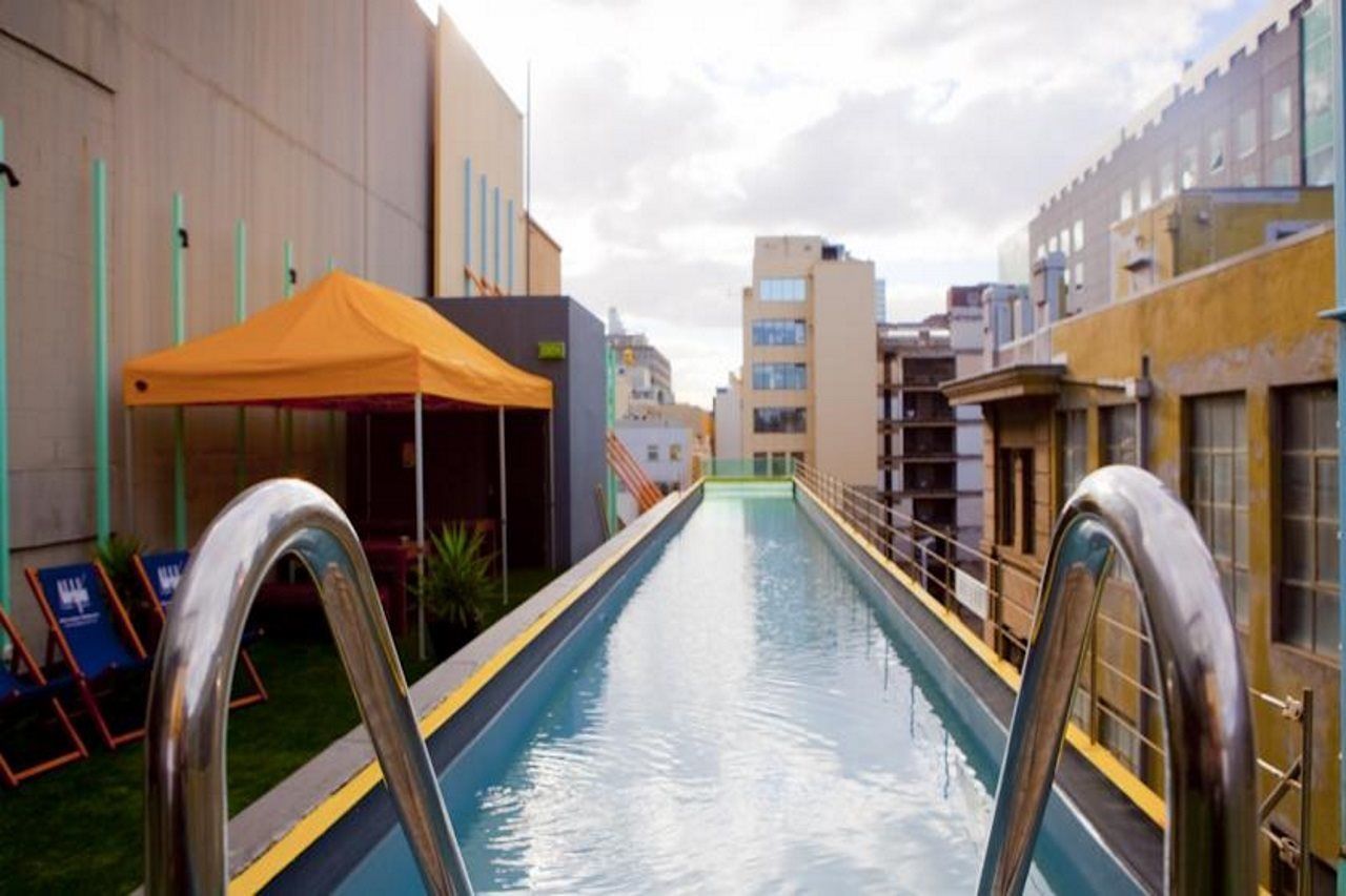 Adelphi Hotel Мелбърн Екстериор снимка Rooftop pool at the hotel