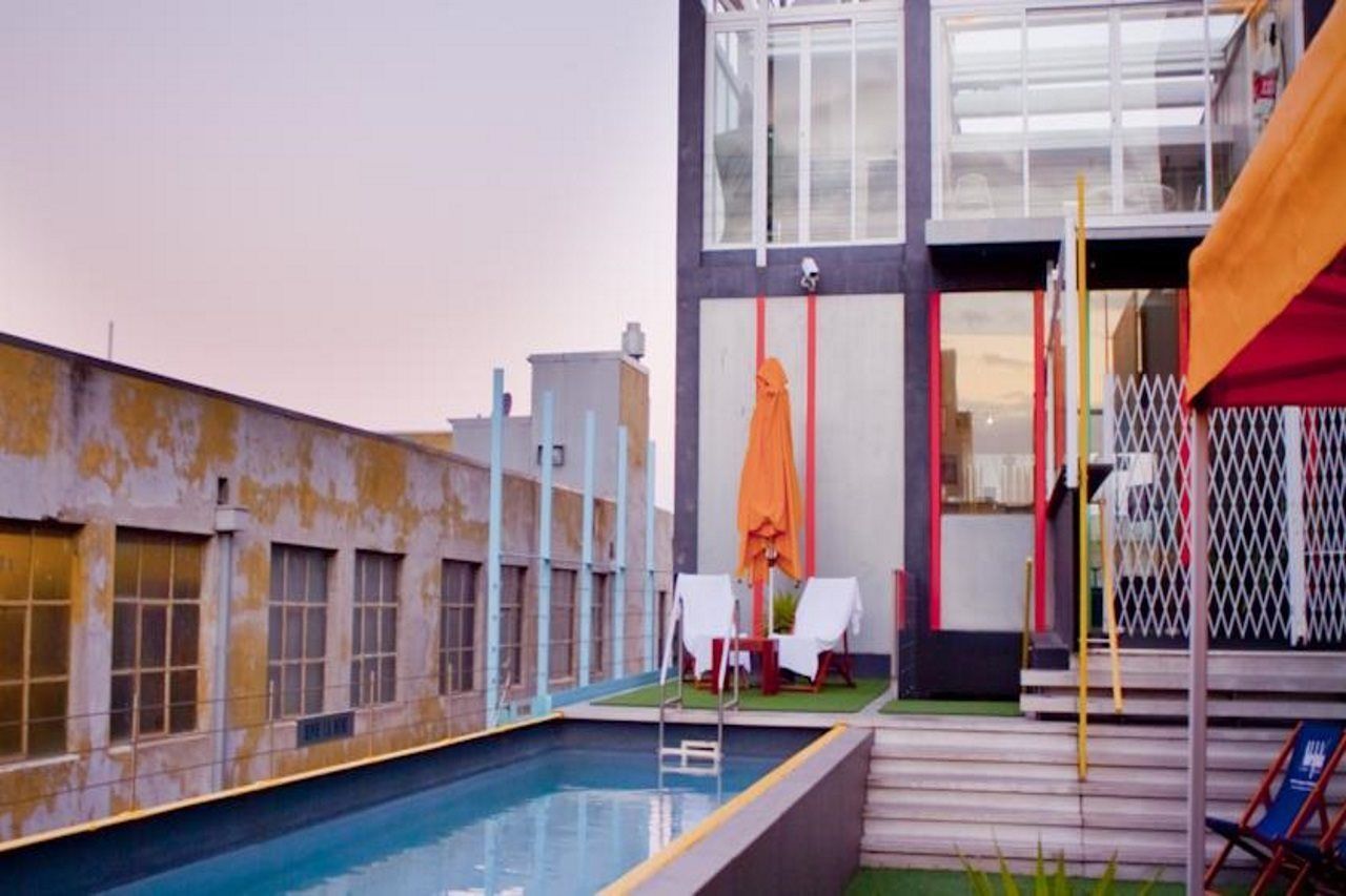 Adelphi Hotel Мелбърн Екстериор снимка The rooftop pool at the hotel