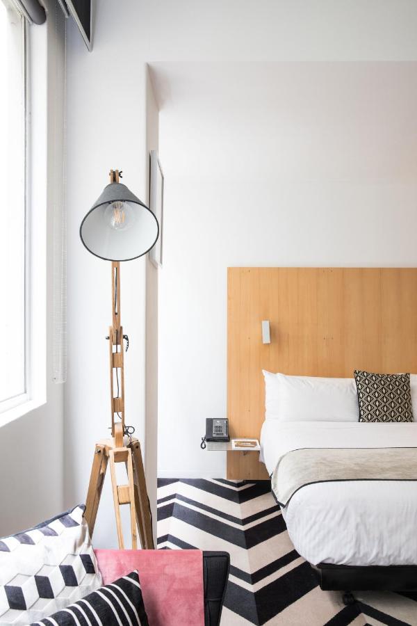 Adelphi Hotel Мелбърн Екстериор снимка A floor lamp