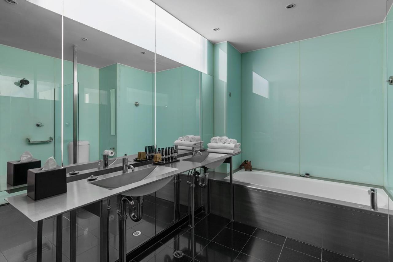 Adelphi Hotel Мелбърн Екстериор снимка A bathroom